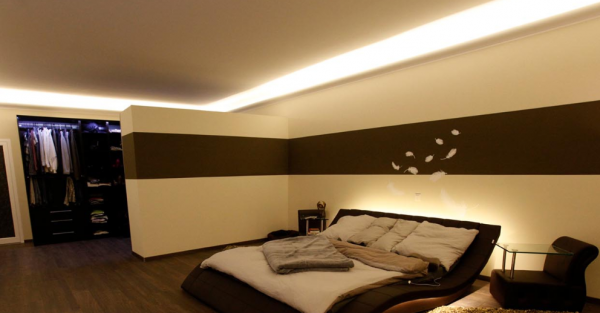 Kamar dengan langit-langit berbentuk kubah dan pencahayaan indirek